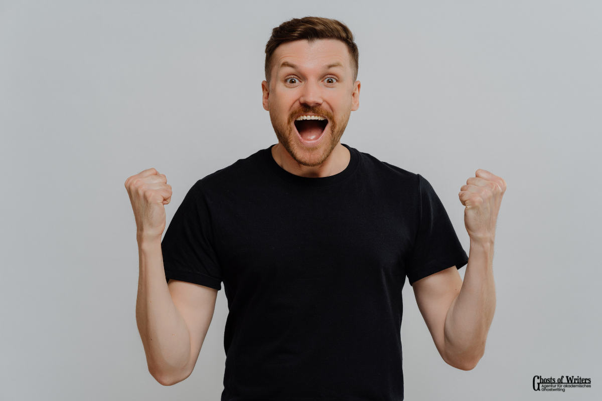 Ghostwriter Jura Hausarbeit. Person freut sich