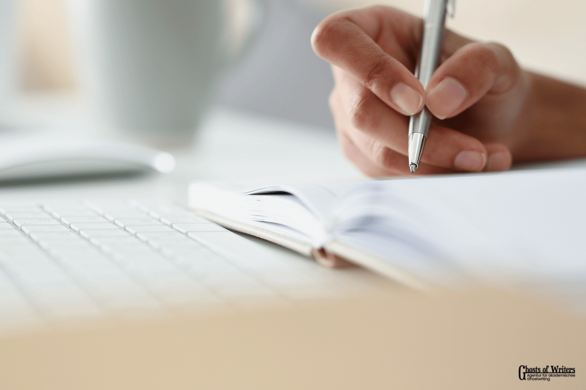Ghostwriter Medizin Dissertation-Schreiber Ghostwriter Medizin Dissertation. Person ist am schreiben
