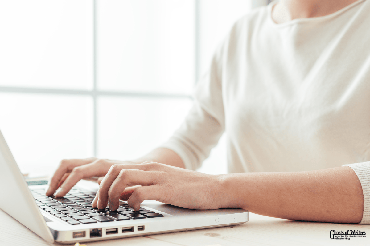 Ghostwriter Medizin-Job Ghostwriter Medizin. Person ist am schreiben