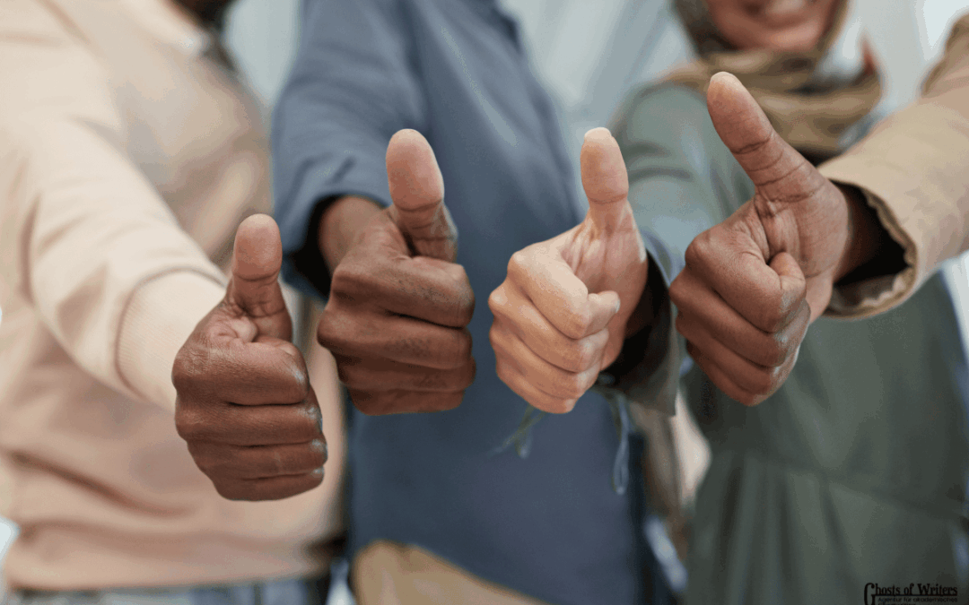 Personen zeigen den Daumen.Ghostwriting