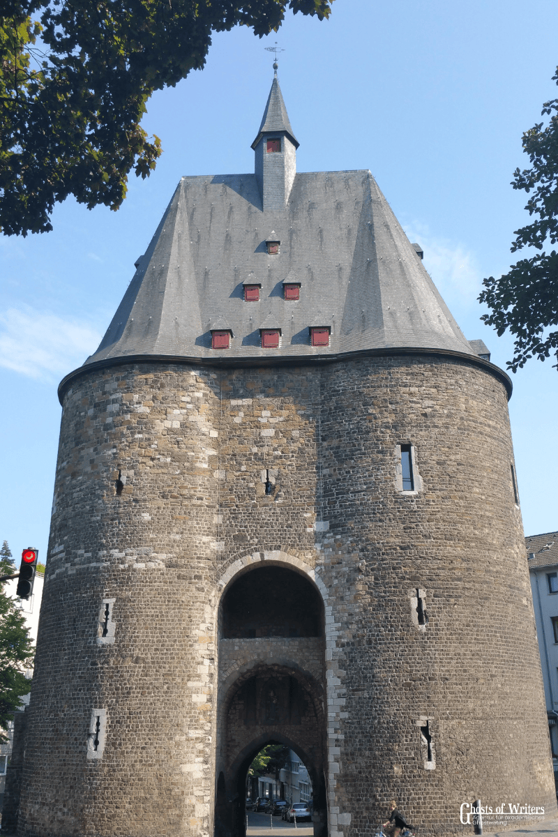 Ghostwriting in Aachen. Turm zu sehen von Aachen