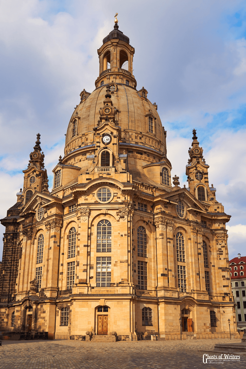 Ghostwriting in Dresden. Historisches Gebäude zu sehen
